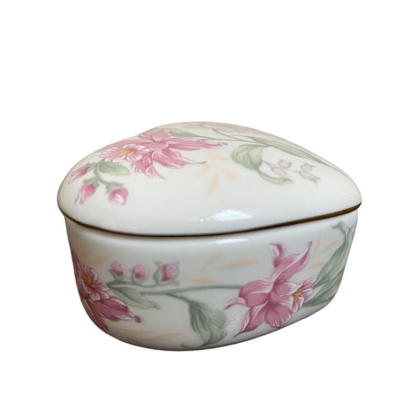 Vintage Prima Otagiri Japan Porcelain Heart Shaped Lidded Trinket Box Floral - Picture 3 of 11